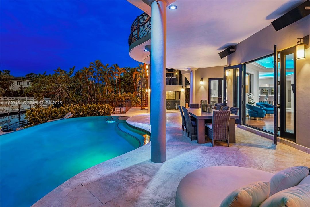 待售: $13,749,000 (5 贝兹, 6 浴室, 6562 平方英尺)