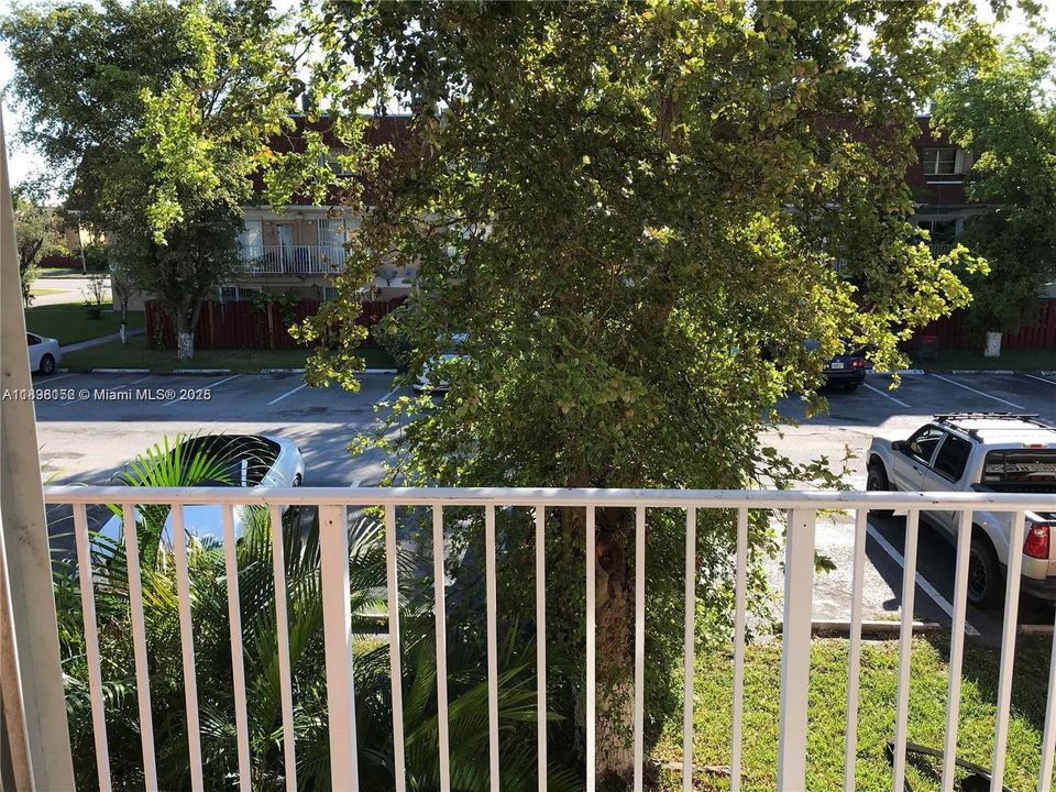 For Sale: $270,000 (2 beds, 2 baths, 1114 Square Feet)