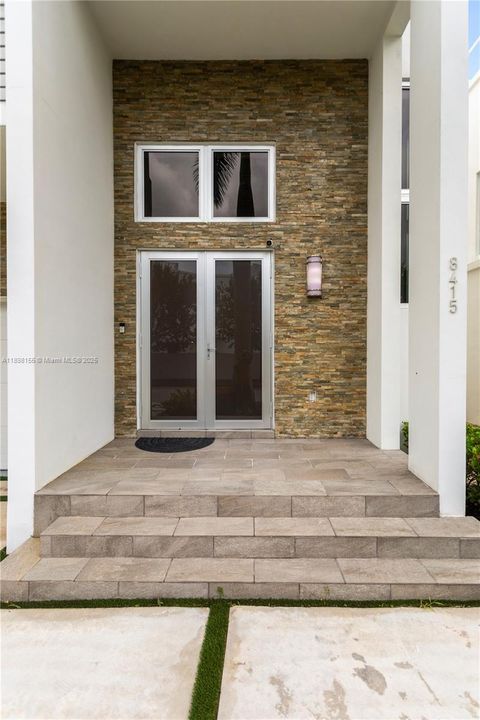 出租: $9,500 (5 贝兹, 5 浴室, 3616 平方英尺)