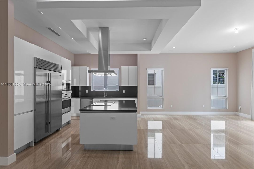 出租: $9,500 (5 贝兹, 5 浴室, 3616 平方英尺)