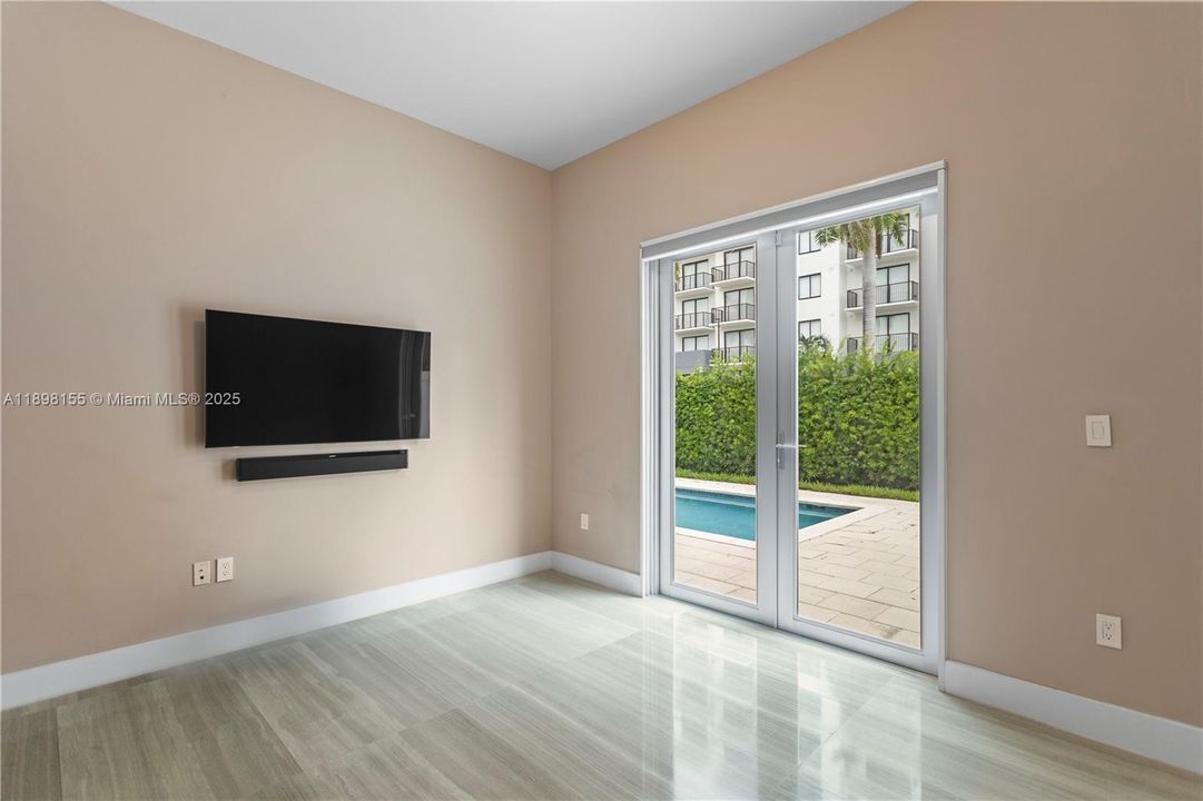 出租: $9,500 (5 贝兹, 5 浴室, 3616 平方英尺)