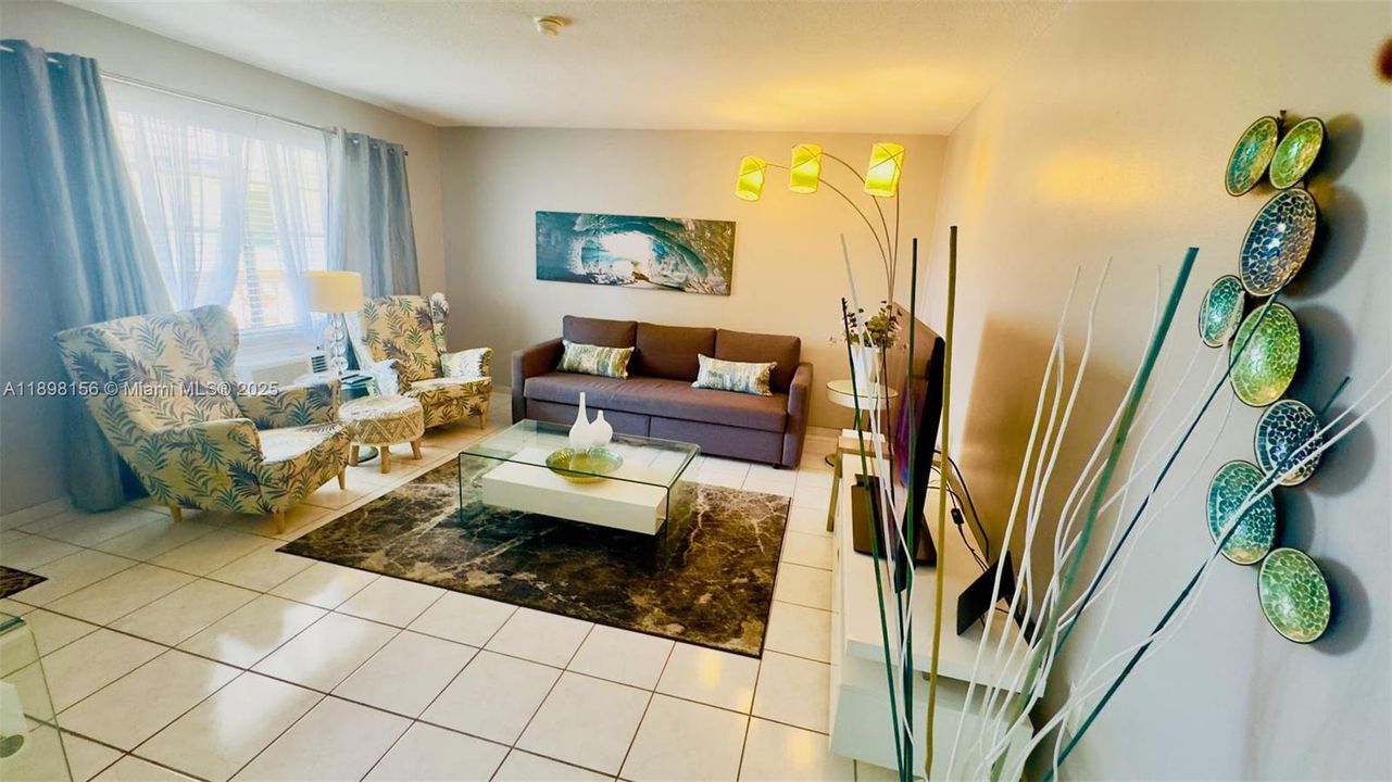 На продажу: $75,000 (1 спален, 1 ванн, 688 Квадратных фут)