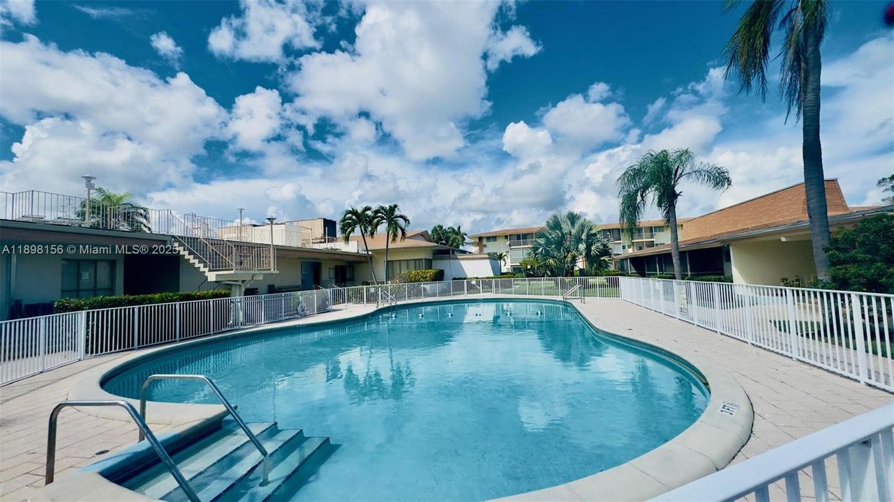 На продажу: $75,000 (1 спален, 1 ванн, 688 Квадратных фут)