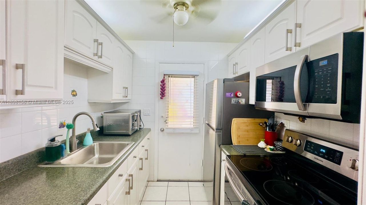 На продажу: $75,000 (1 спален, 1 ванн, 688 Квадратных фут)