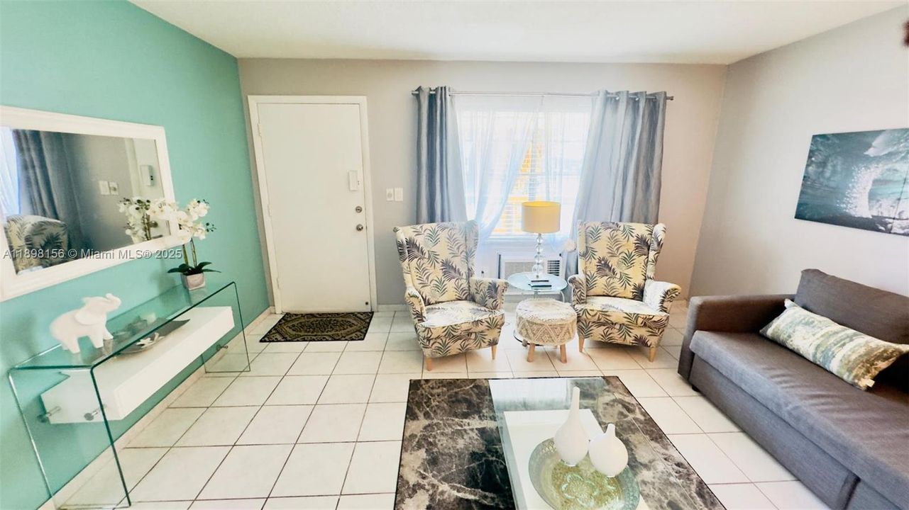 На продажу: $75,000 (1 спален, 1 ванн, 688 Квадратных фут)