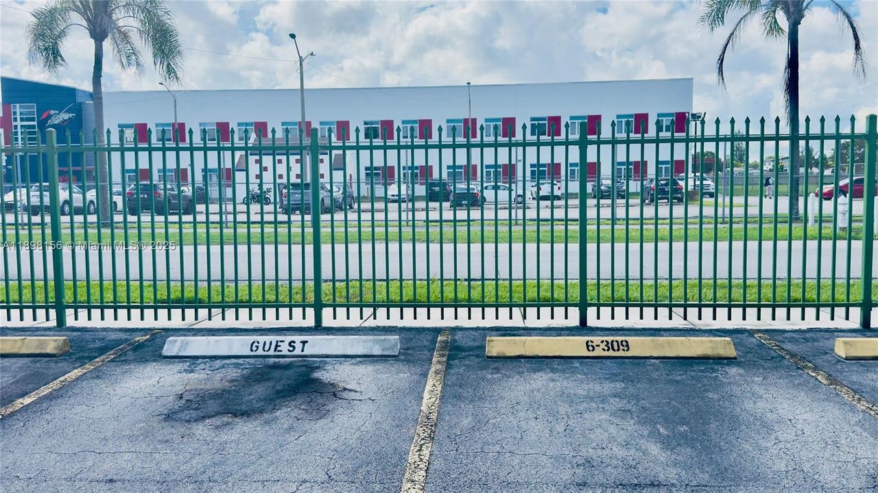 На продажу: $75,000 (1 спален, 1 ванн, 688 Квадратных фут)