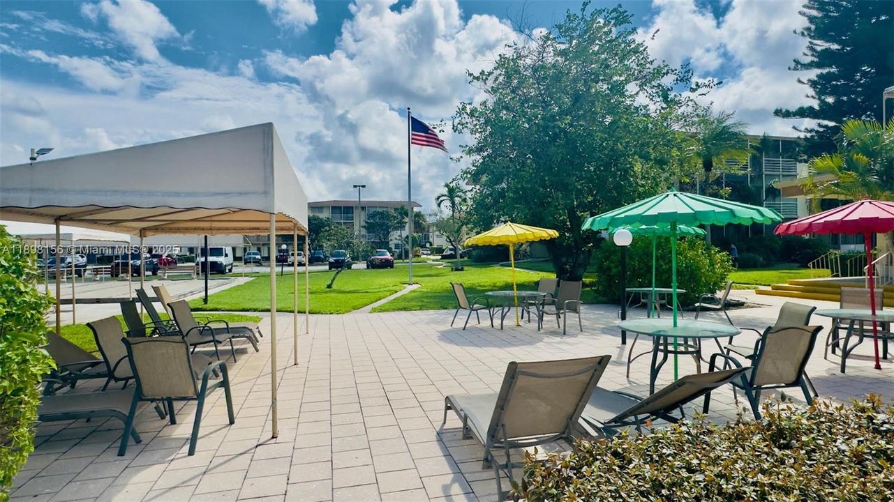 На продажу: $75,000 (1 спален, 1 ванн, 688 Квадратных фут)