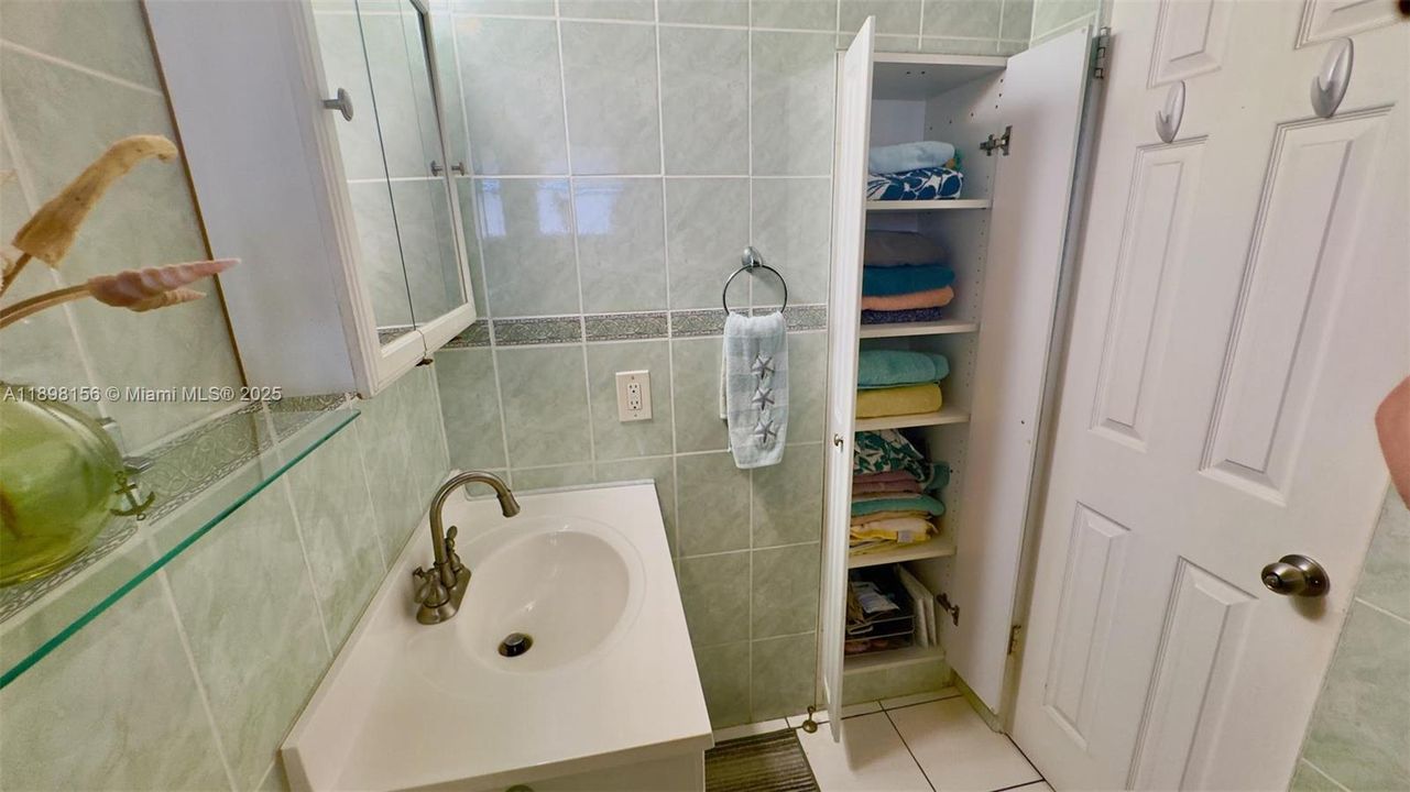 На продажу: $75,000 (1 спален, 1 ванн, 688 Квадратных фут)