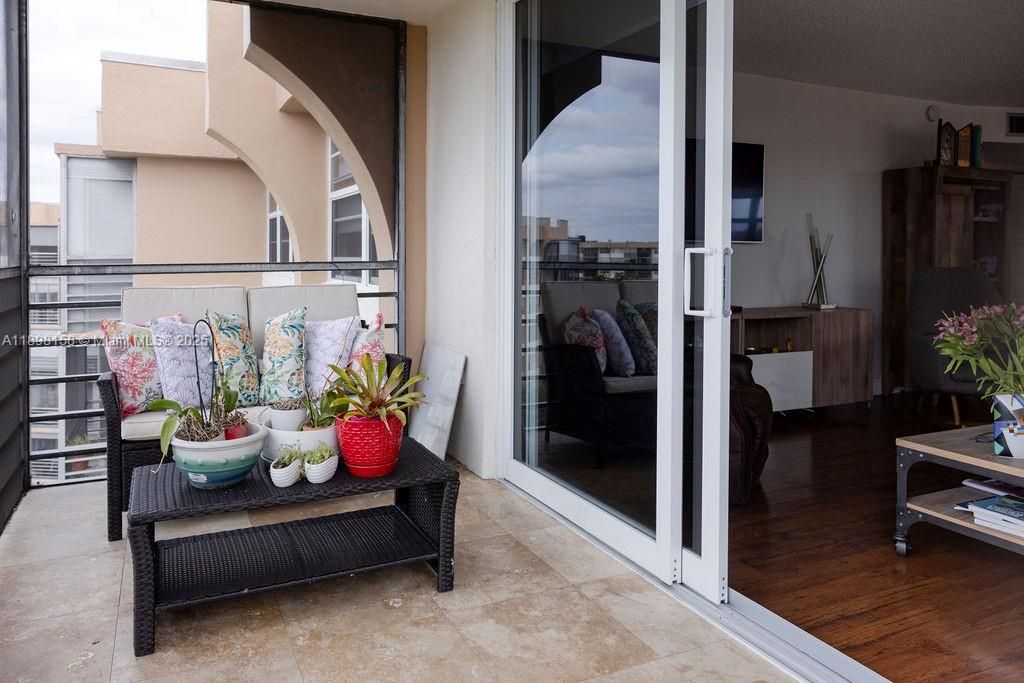 For Sale: $204,000 (2 beds, 2 baths, 1120 Square Feet)