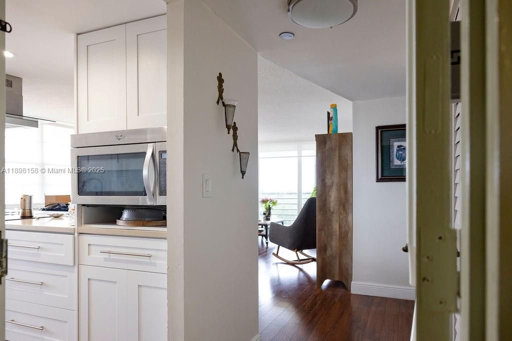 For Sale: $204,000 (2 beds, 2 baths, 1120 Square Feet)