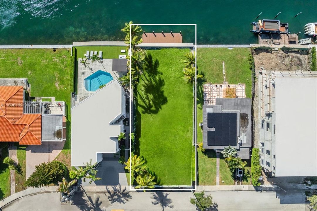 En Venta: $5,280,000 (0.19 acres)