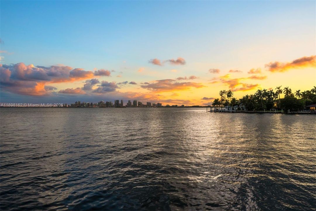 En Venta: $5,280,000 (0.19 acres)