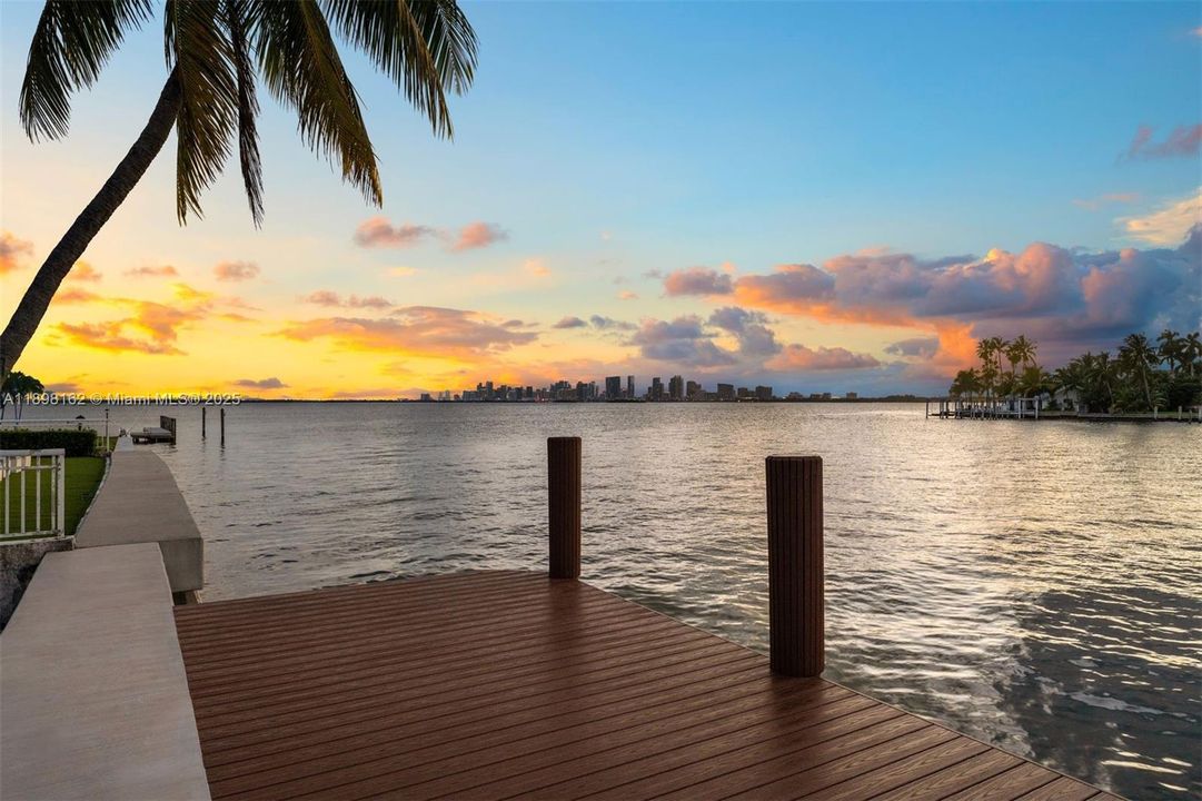 En Venta: $5,280,000 (0.19 acres)