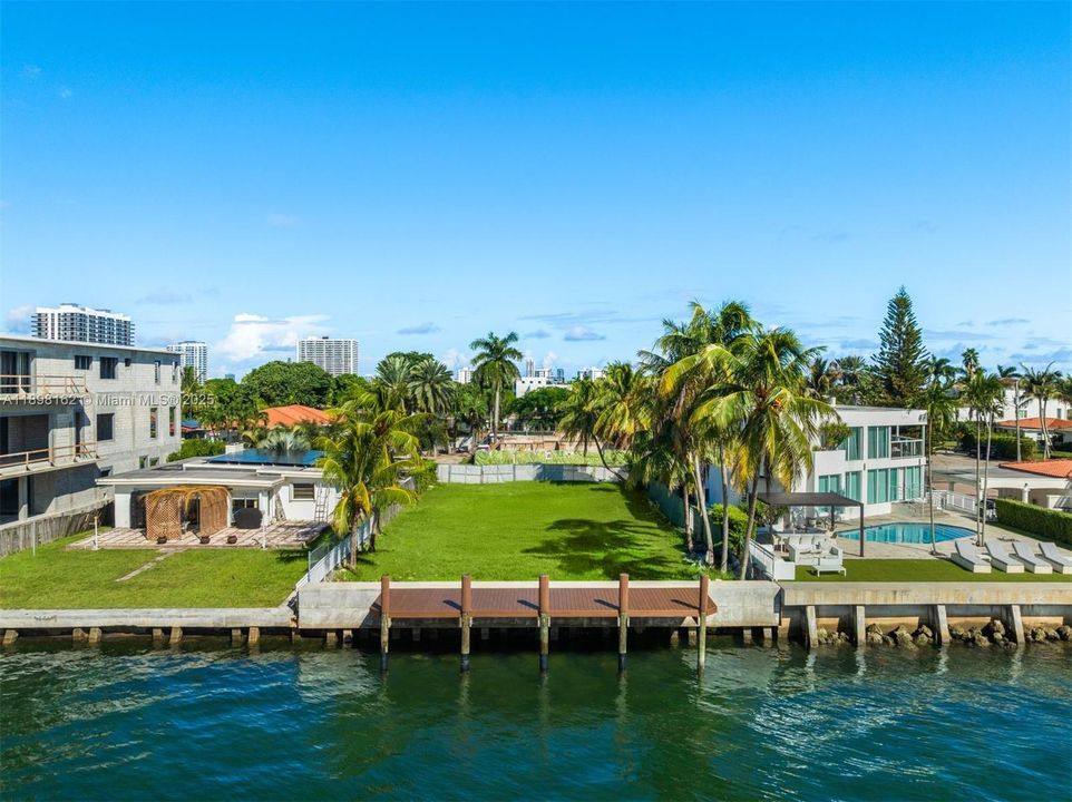 En Venta: $5,280,000 (0.19 acres)