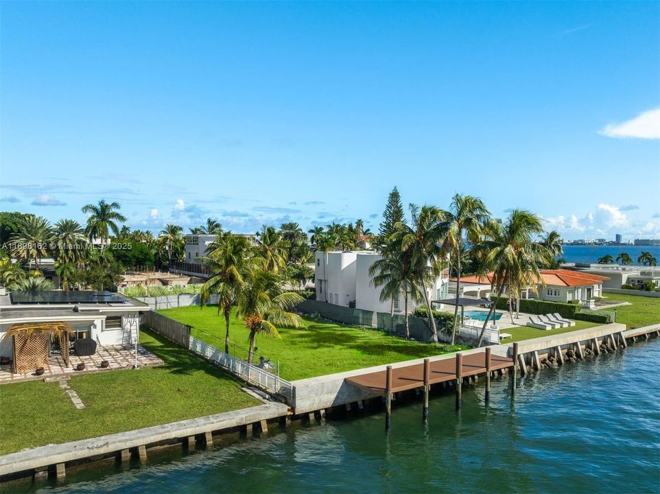 En Venta: $5,280,000 (0.19 acres)