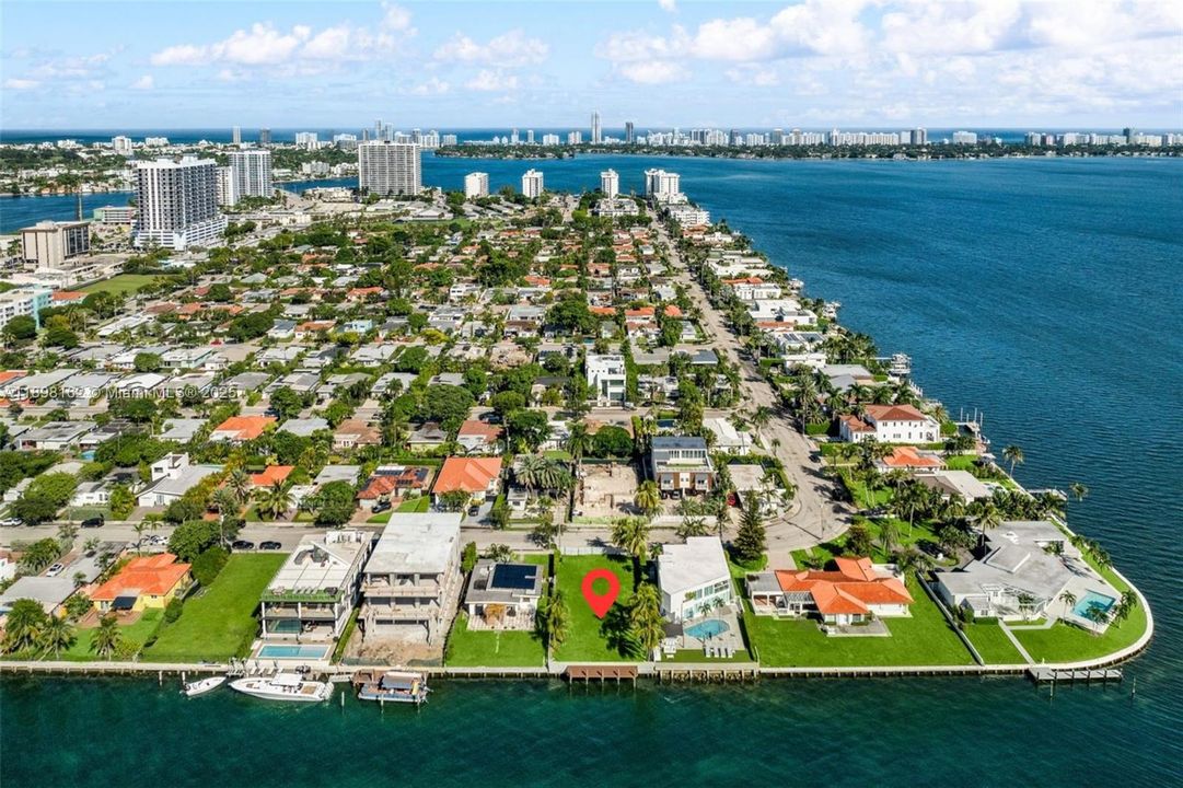 En Venta: $5,280,000 (0.19 acres)