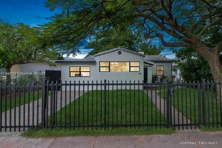 На продажу: $1,050,000 (3 спален, 2 ванн, 1630 Квадратных фут)