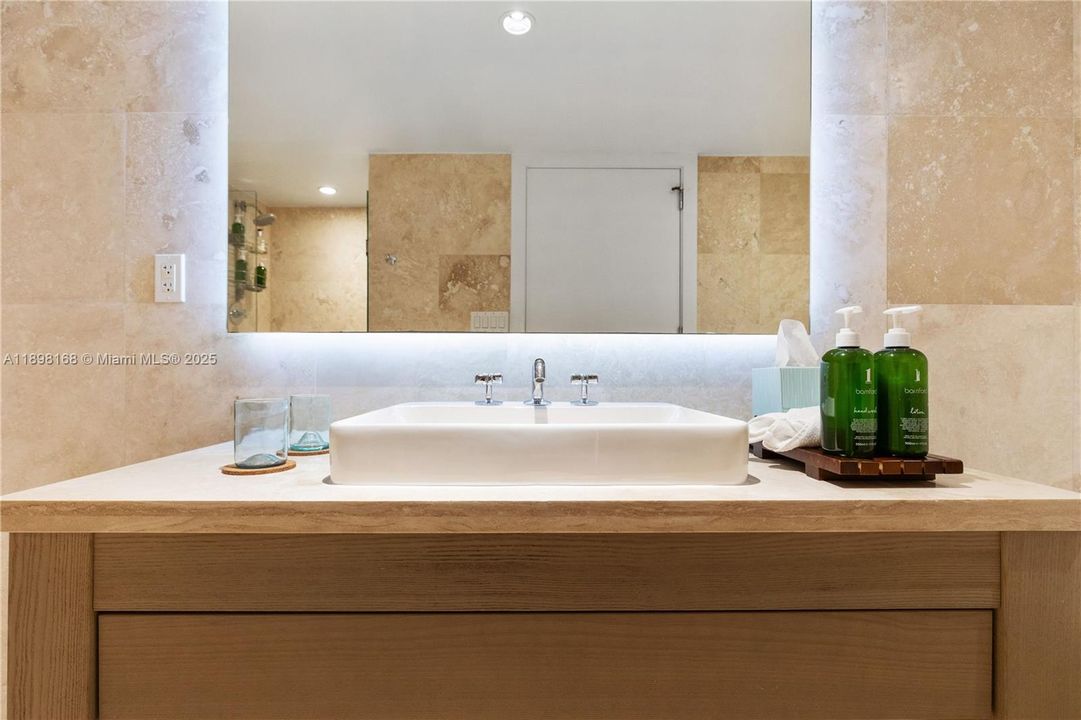 На продажу: $2,399,000 (1 спален, 1 ванн, 866 Квадратных фут)