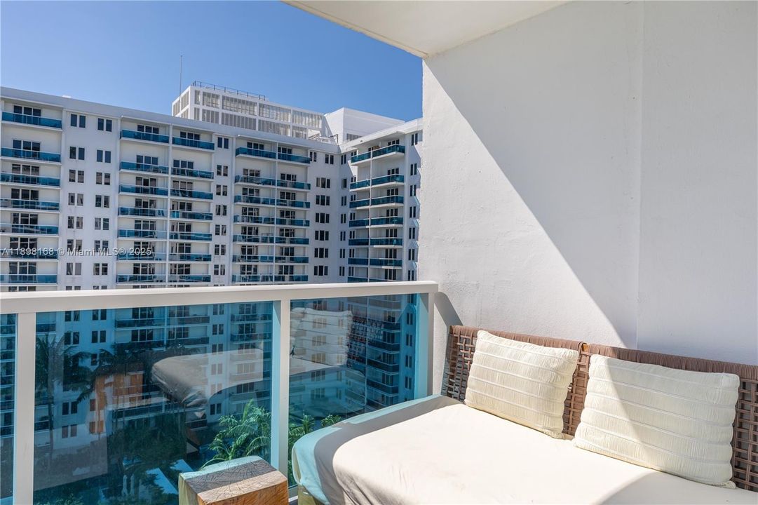 На продажу: $2,399,000 (1 спален, 1 ванн, 866 Квадратных фут)