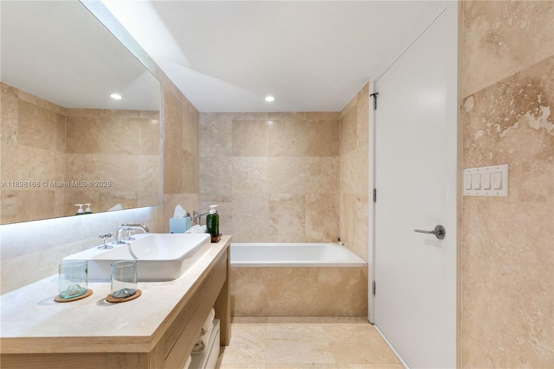 На продажу: $2,399,000 (1 спален, 1 ванн, 866 Квадратных фут)