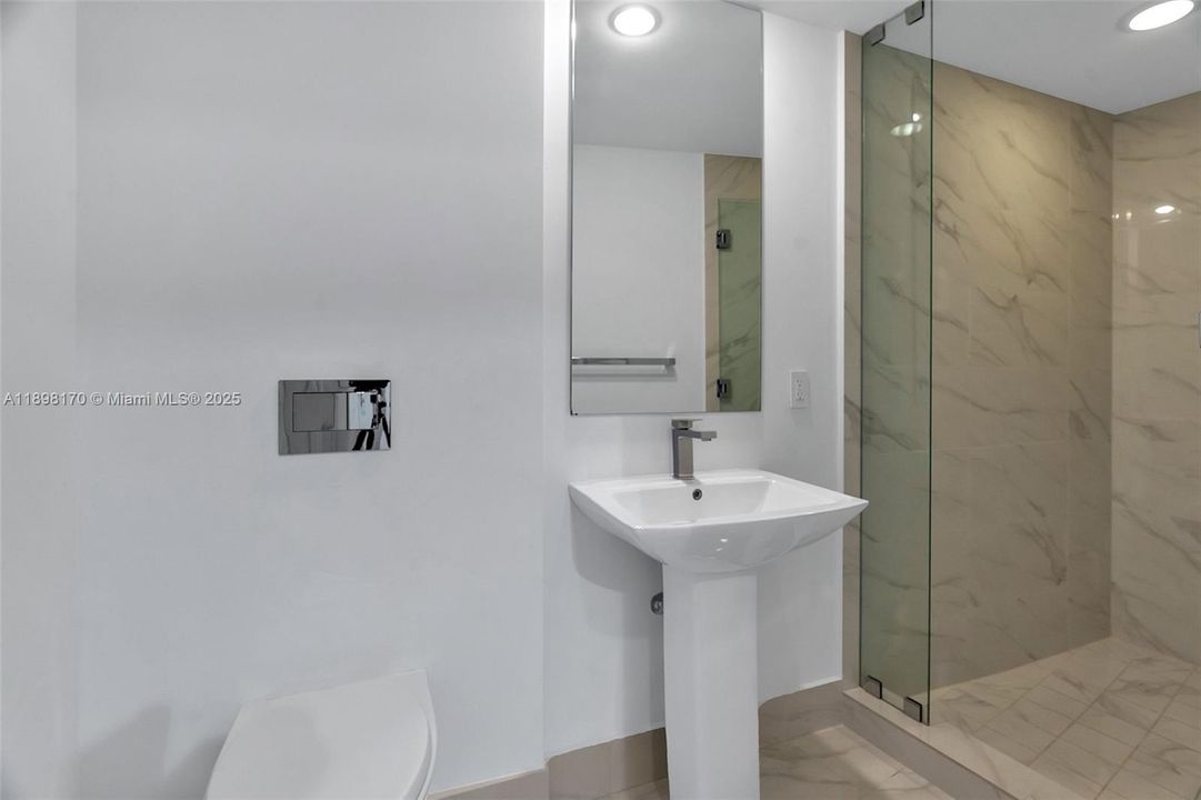 For Rent: $7,750 (3 beds, 3 baths, 1334 Square Feet)