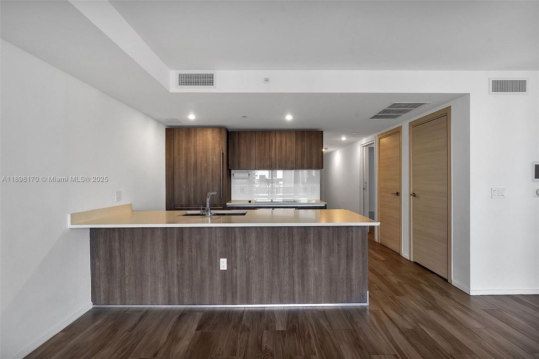 For Rent: $7,750 (3 beds, 3 baths, 1334 Square Feet)