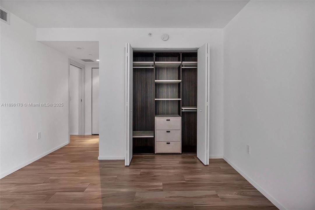 For Rent: $7,750 (3 beds, 3 baths, 1334 Square Feet)