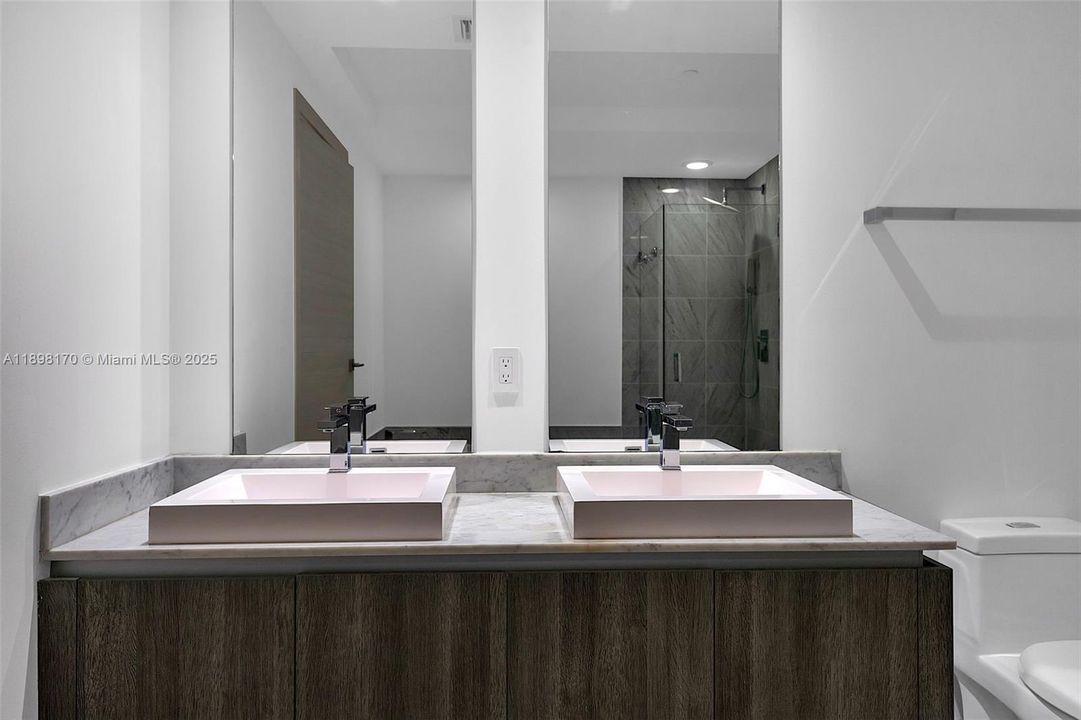 For Rent: $7,750 (3 beds, 3 baths, 1334 Square Feet)