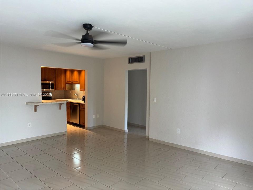 Active With Contract: $3,500 (2 beds, 2 baths, 1140 Square Feet)