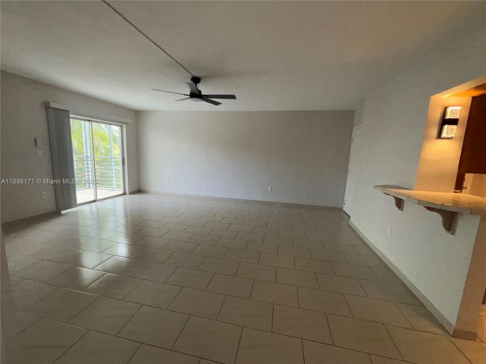 Active With Contract: $3,500 (2 beds, 2 baths, 1140 Square Feet)