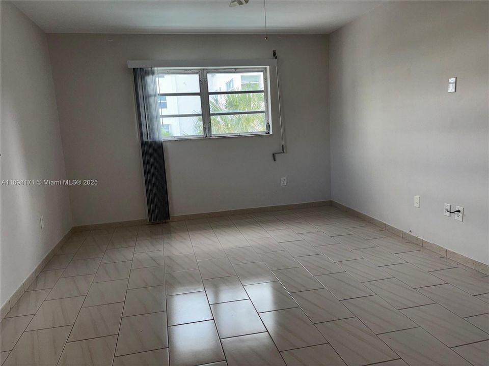 Active With Contract: $3,500 (2 beds, 2 baths, 1140 Square Feet)