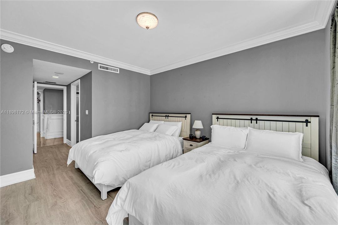 Под контрактом: $1,399,000 (2 спален, 2 ванн, 2980 Квадратных фут)