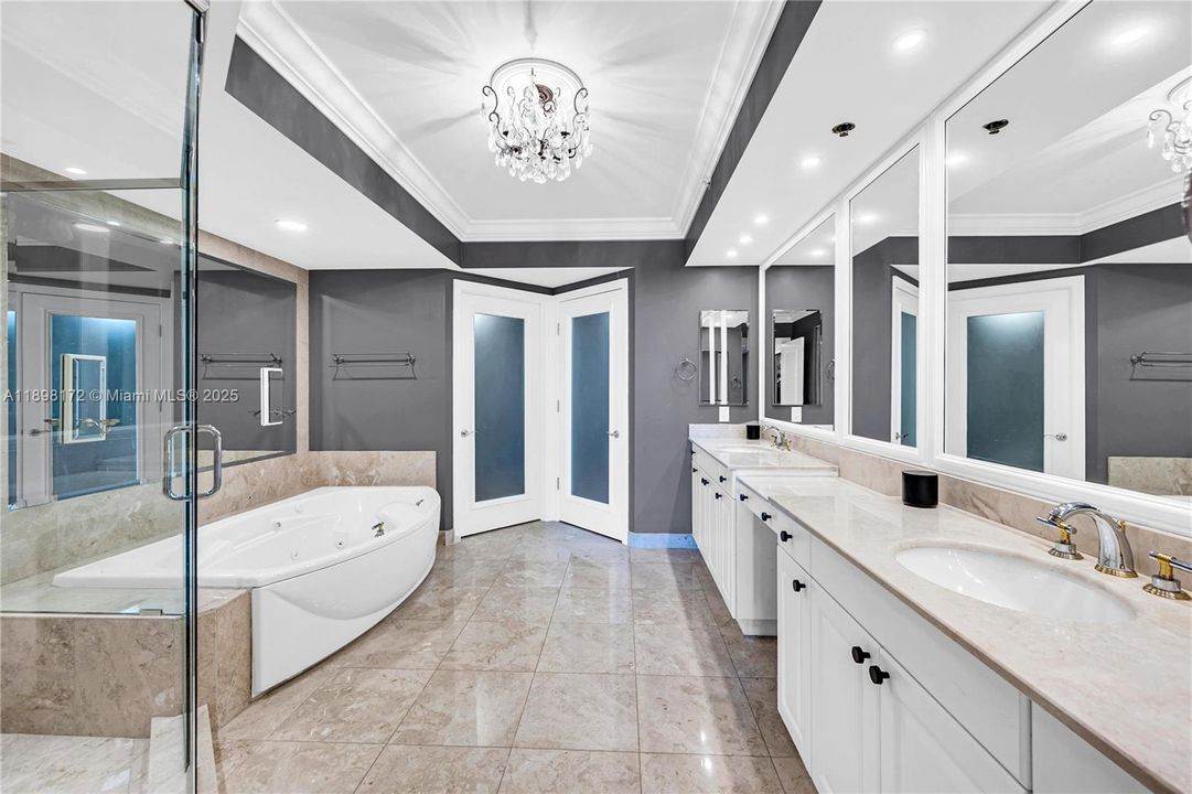 Под контрактом: $1,399,000 (2 спален, 2 ванн, 2980 Квадратных фут)