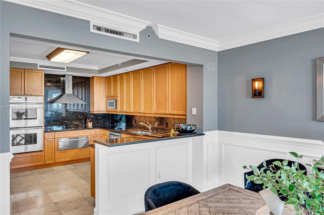 Под контрактом: $1,399,000 (2 спален, 2 ванн, 2980 Квадратных фут)