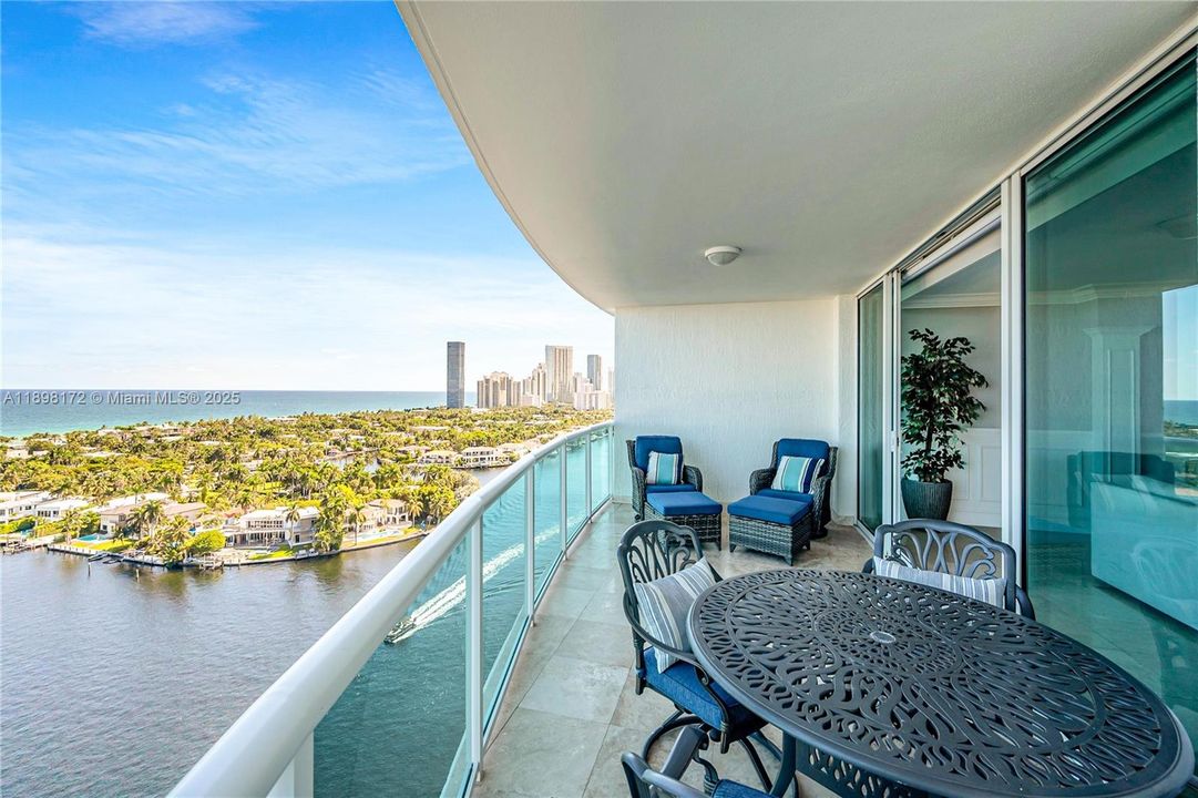 Под контрактом: $1,399,000 (2 спален, 2 ванн, 2980 Квадратных фут)