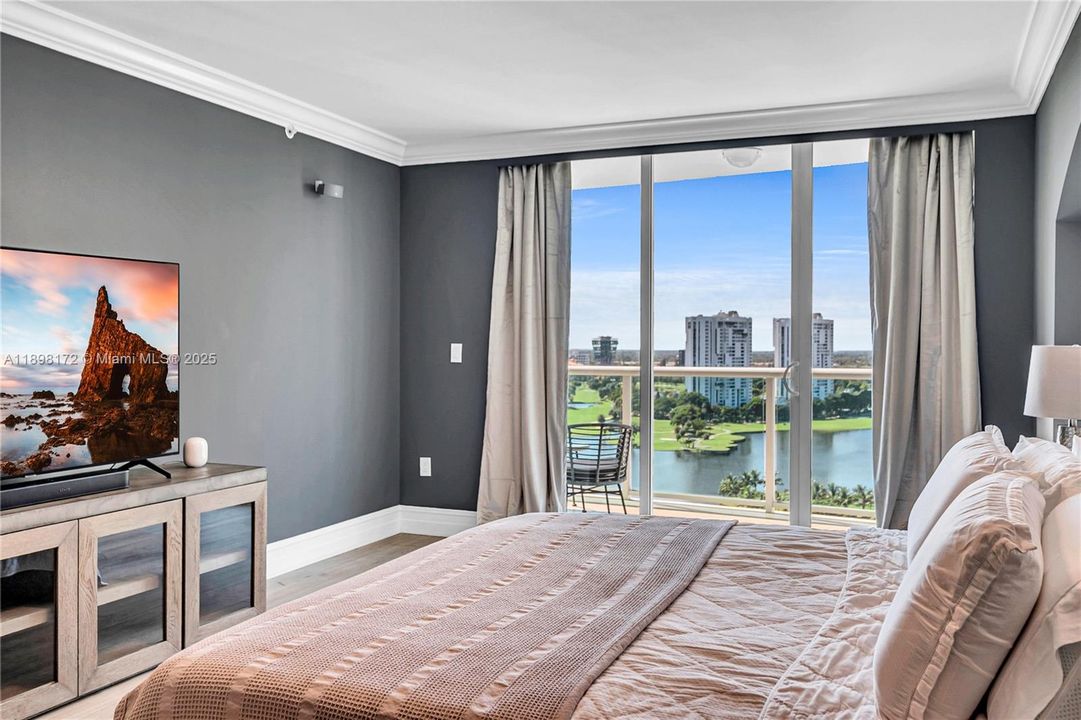 Под контрактом: $1,399,000 (2 спален, 2 ванн, 2980 Квадратных фут)