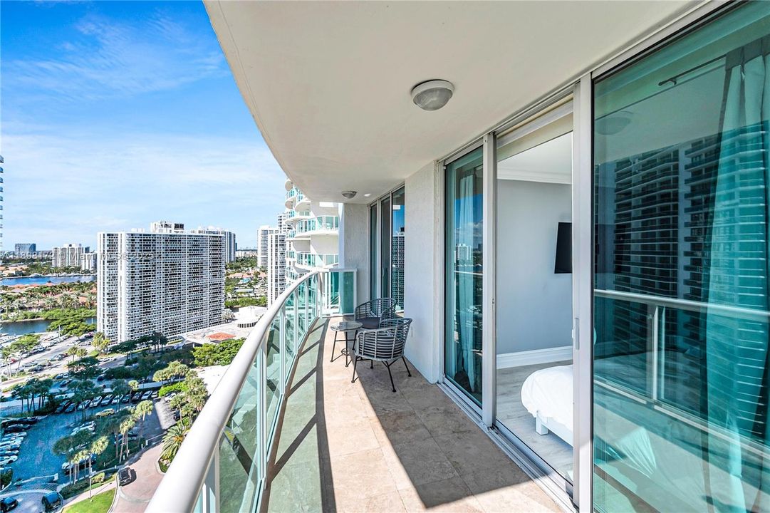 Под контрактом: $1,399,000 (2 спален, 2 ванн, 2980 Квадратных фут)