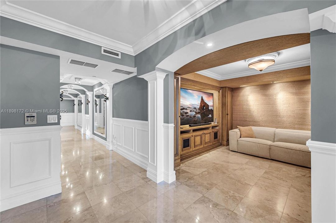 Под контрактом: $1,399,000 (2 спален, 2 ванн, 2980 Квадратных фут)