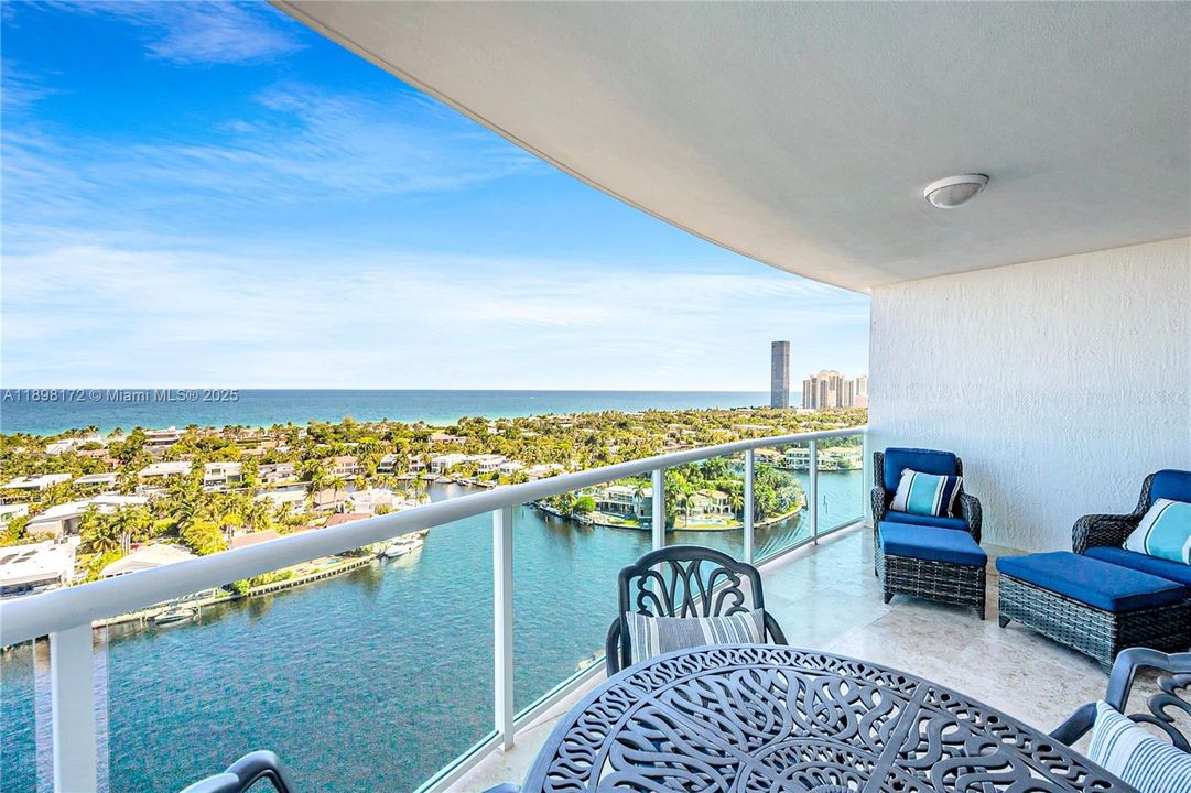 Под контрактом: $1,399,000 (2 спален, 2 ванн, 2980 Квадратных фут)