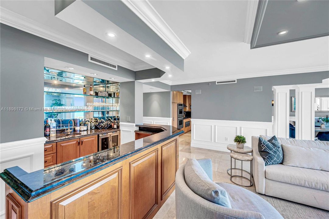 Под контрактом: $1,399,000 (2 спален, 2 ванн, 2980 Квадратных фут)