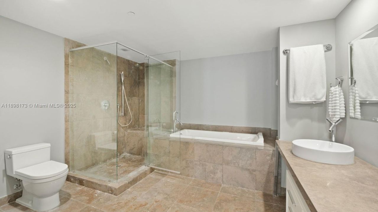 En Venta: $685,000 (2 camas, 2 baños, 1167 Pies cuadrados)