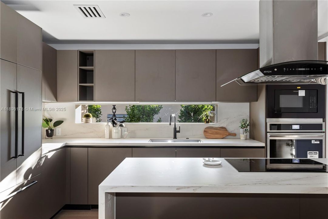 На продажу: $2,179,000 (4 спален, 4 ванн, 2425 Квадратных фут)