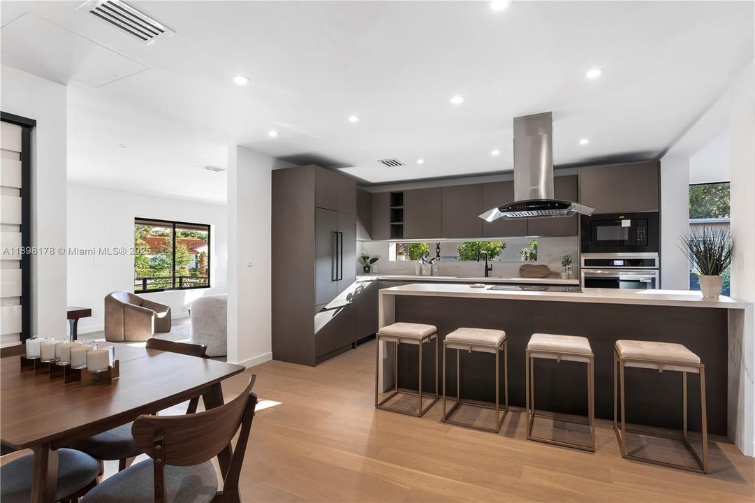 На продажу: $2,179,000 (4 спален, 4 ванн, 2425 Квадратных фут)