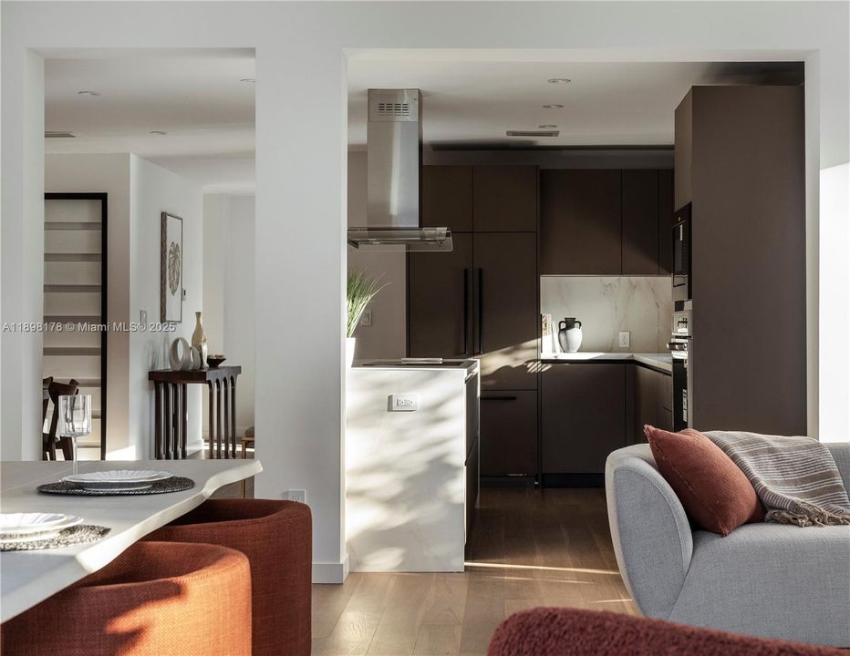 На продажу: $2,179,000 (4 спален, 4 ванн, 2425 Квадратных фут)