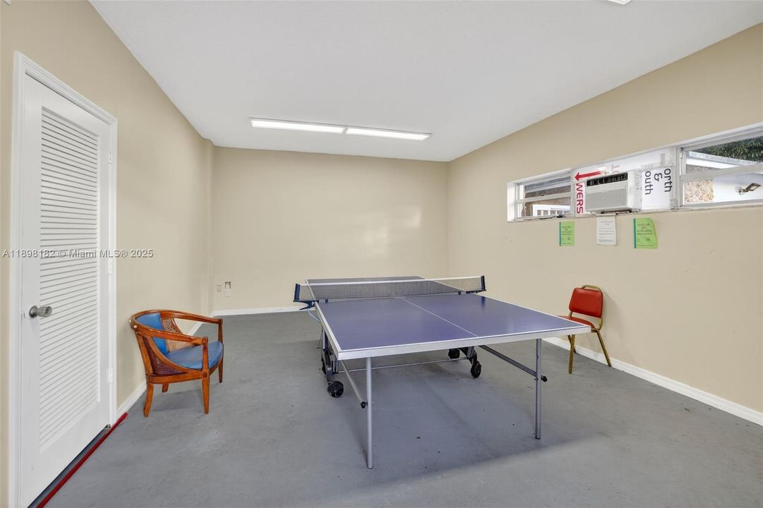 合同活跃: $320,000 (2 贝兹, 2 浴室, 1100 平方英尺)