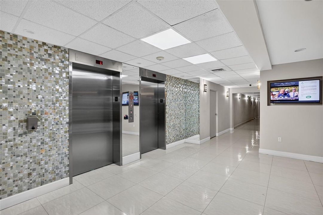 合同活跃: $320,000 (2 贝兹, 2 浴室, 1100 平方英尺)