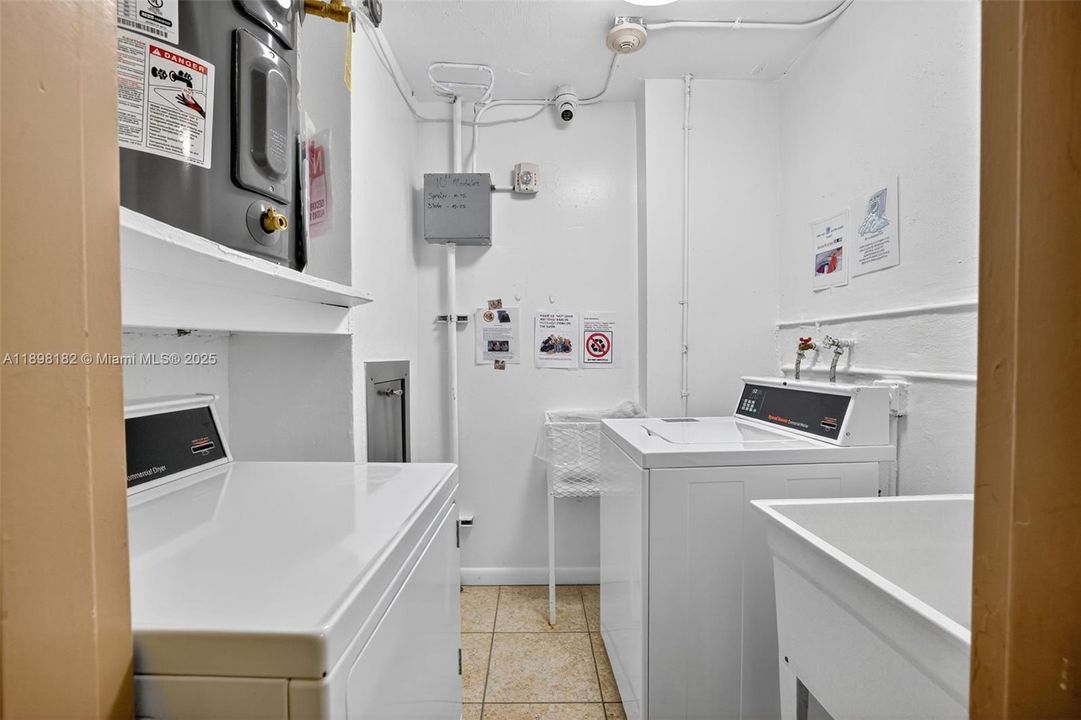 合同活跃: $320,000 (2 贝兹, 2 浴室, 1100 平方英尺)