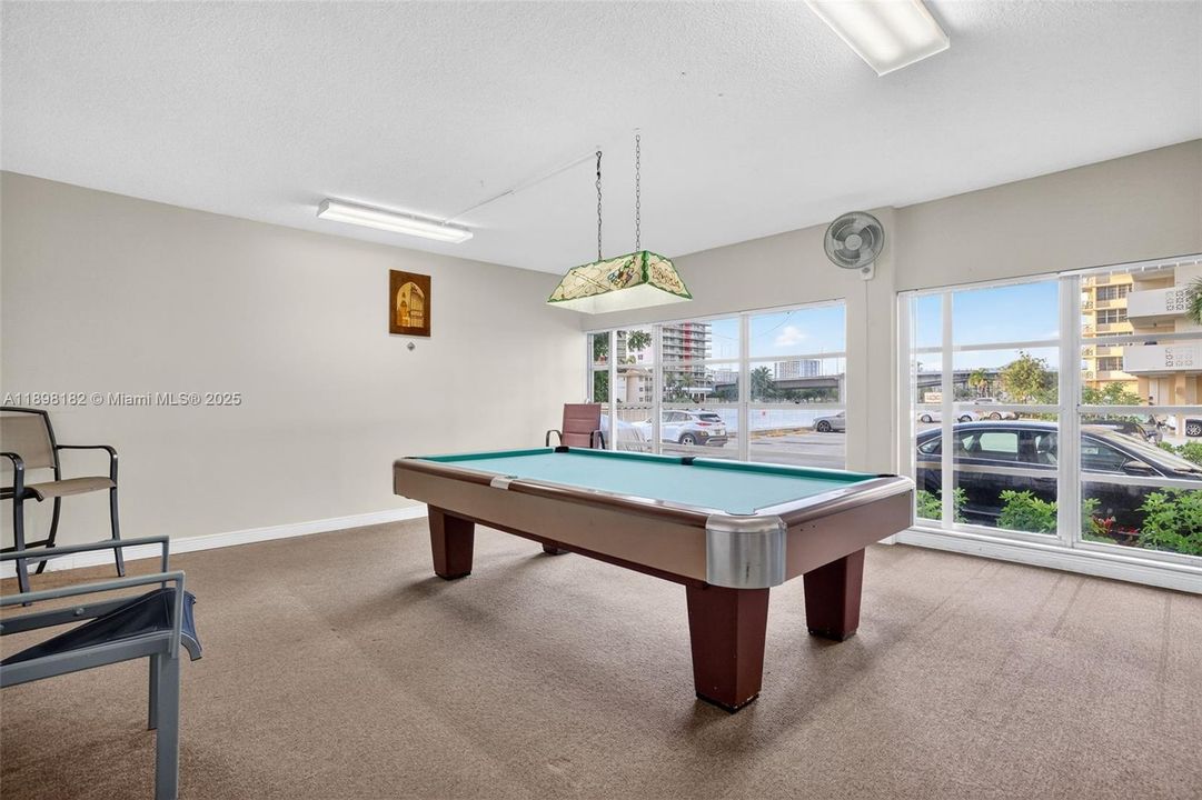 合同活跃: $320,000 (2 贝兹, 2 浴室, 1100 平方英尺)