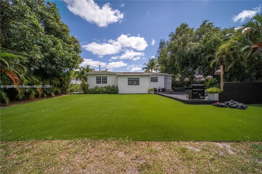 待售: $1,175,000 (0 贝兹, 0 浴室, 2018 平方英尺)