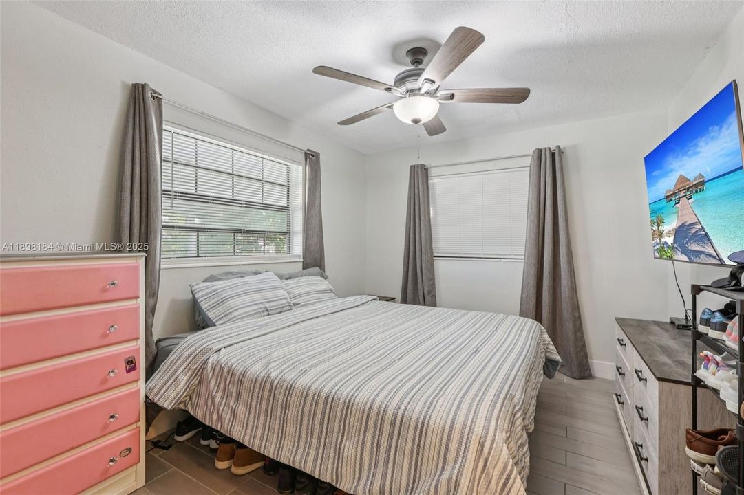 For Sale: $442,000 (3 beds, 2 baths, 1215 Square Feet)